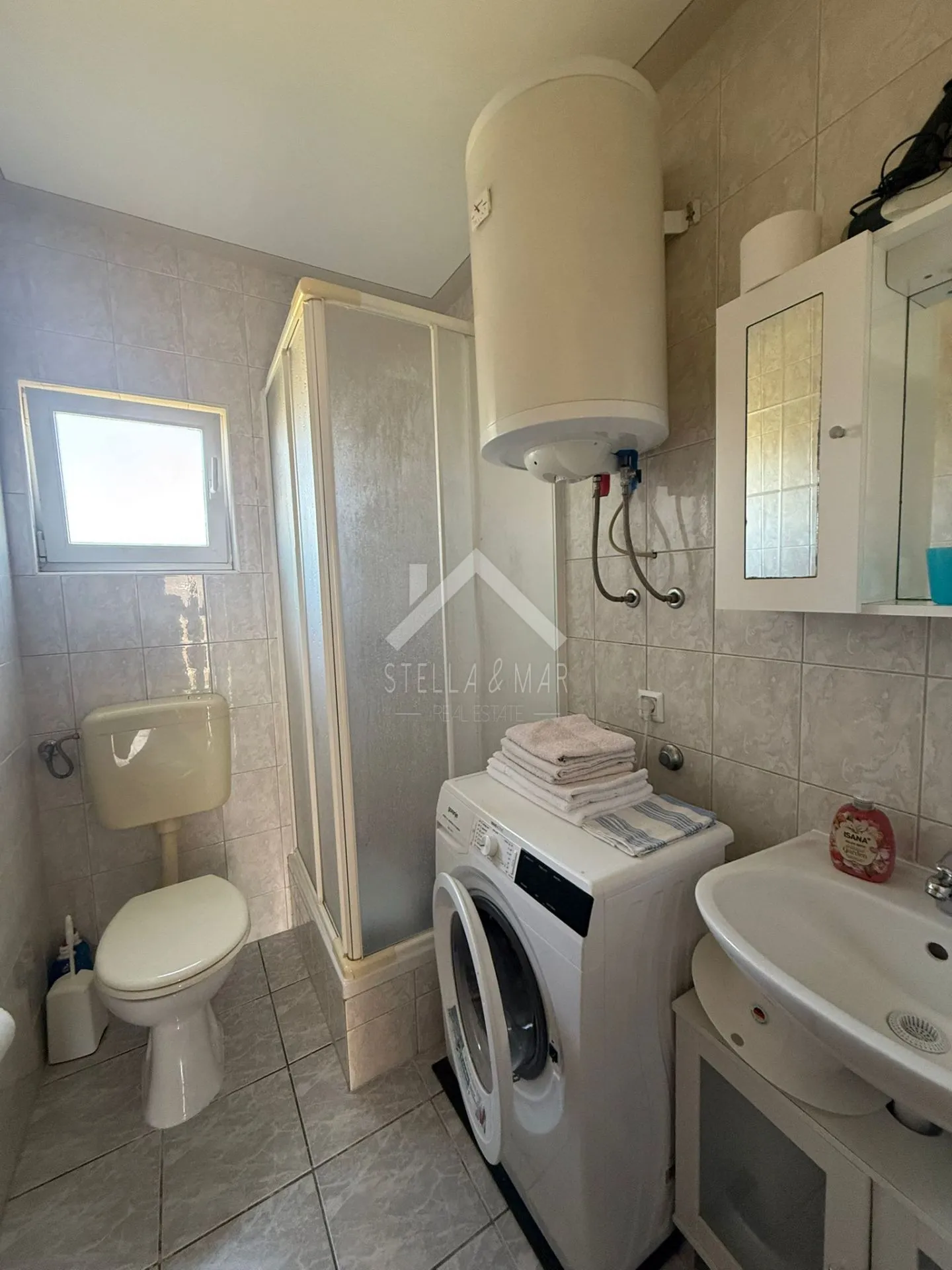 kuća sa dva apartmana, prostrano dvorište - vir - slika 17