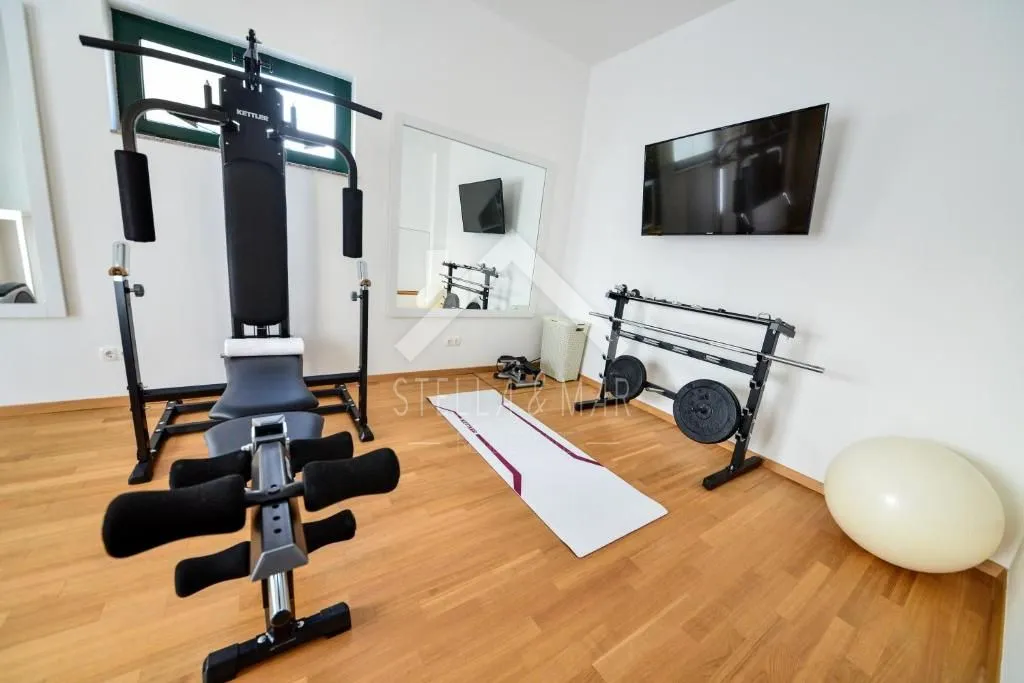 villa sa bazenom na atraktivnoj lokaciji - vir - slika 28