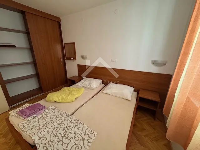 top lokacija! apartman prvi red do mora - sukošan - slika 15