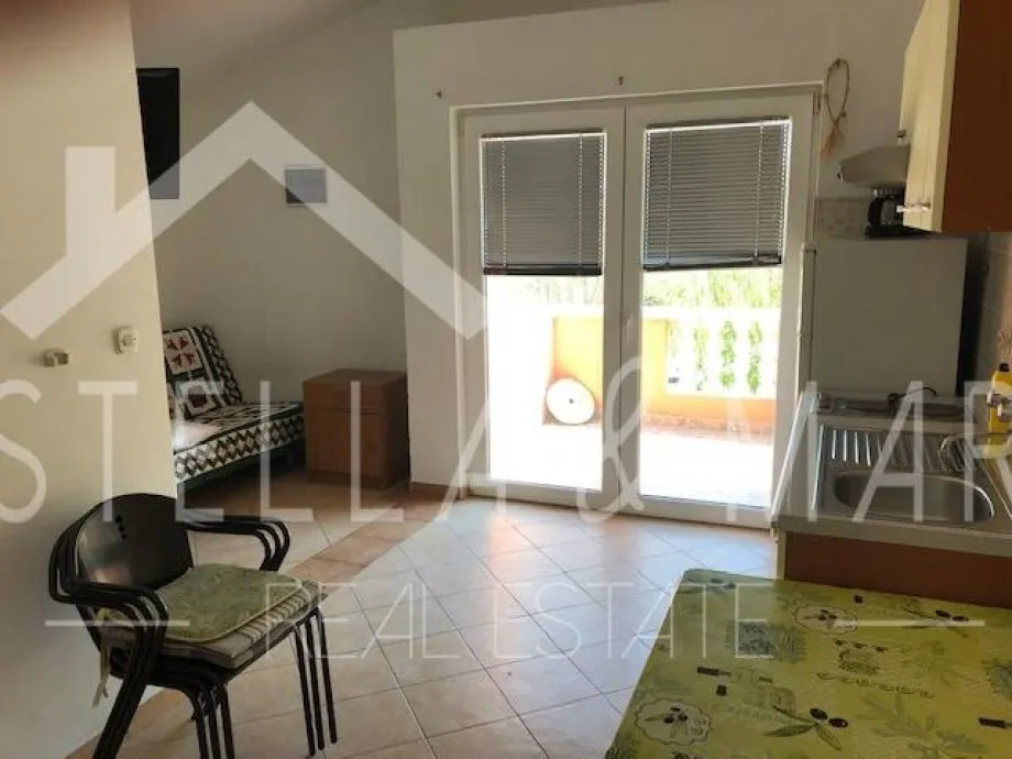ljubač ; kuća sa tri apartmana ; pogled na more ! - slika 5