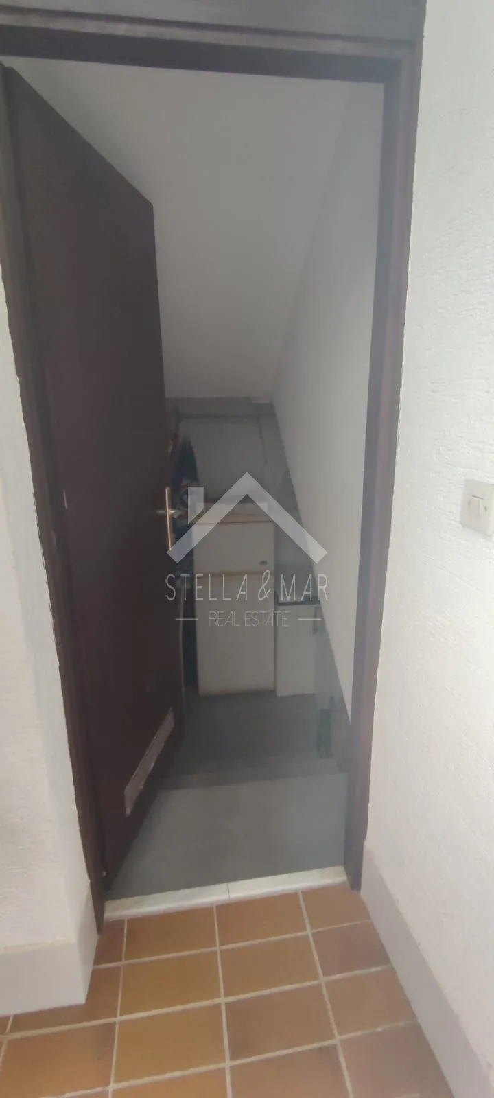 kuća sa tri apartmana drugi red do mora - vir - slika 10