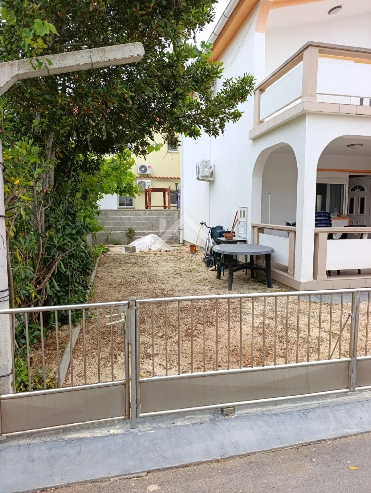 kuća sa dva apartmana, blizina mora - vir - slika 3