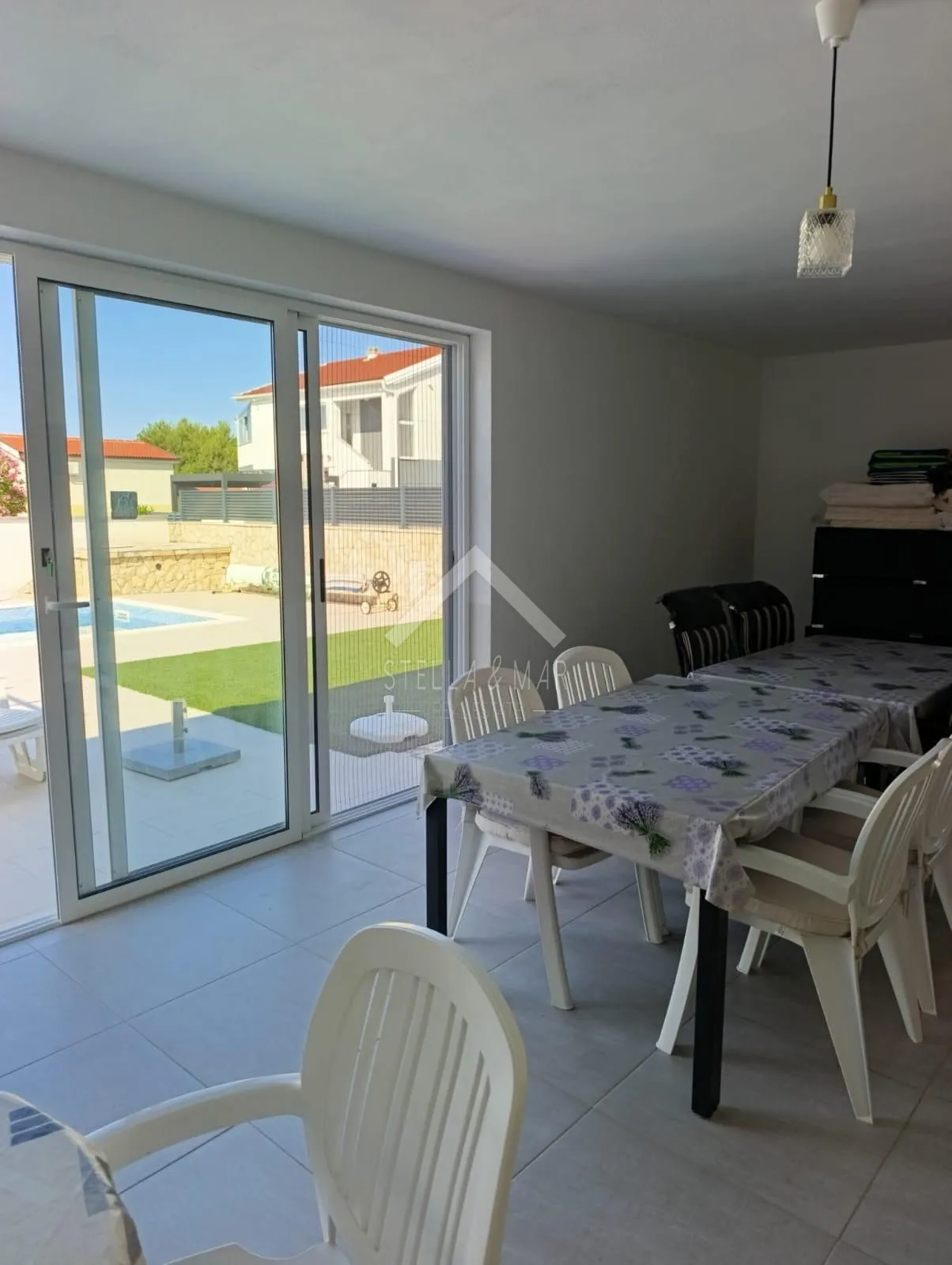 kuća sa 4 apartmana i bazenom - vir - slika 6