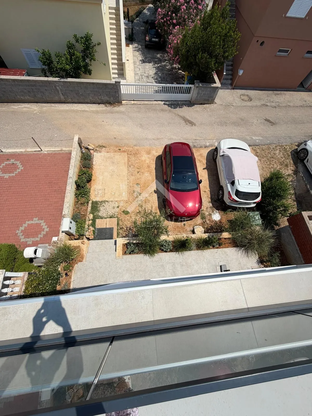 novo* kuća sa dva stana i krovnom terasom - vir - slika 21