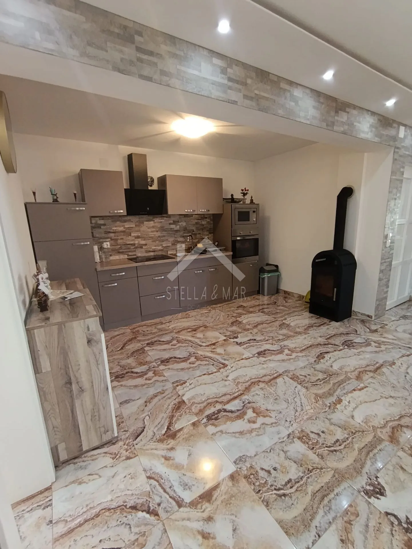 dvosobni apartman - vir - slika 8