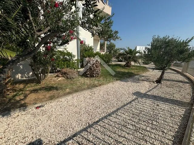 jednosobni apartman prvi red uz more- sukošan - slika 11