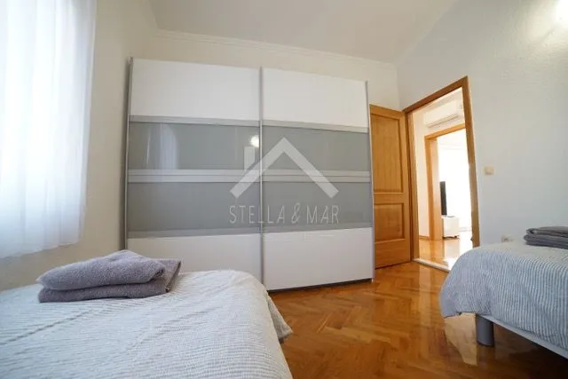 dvosobni apartman sa pogledom na more - kožino - slika 24