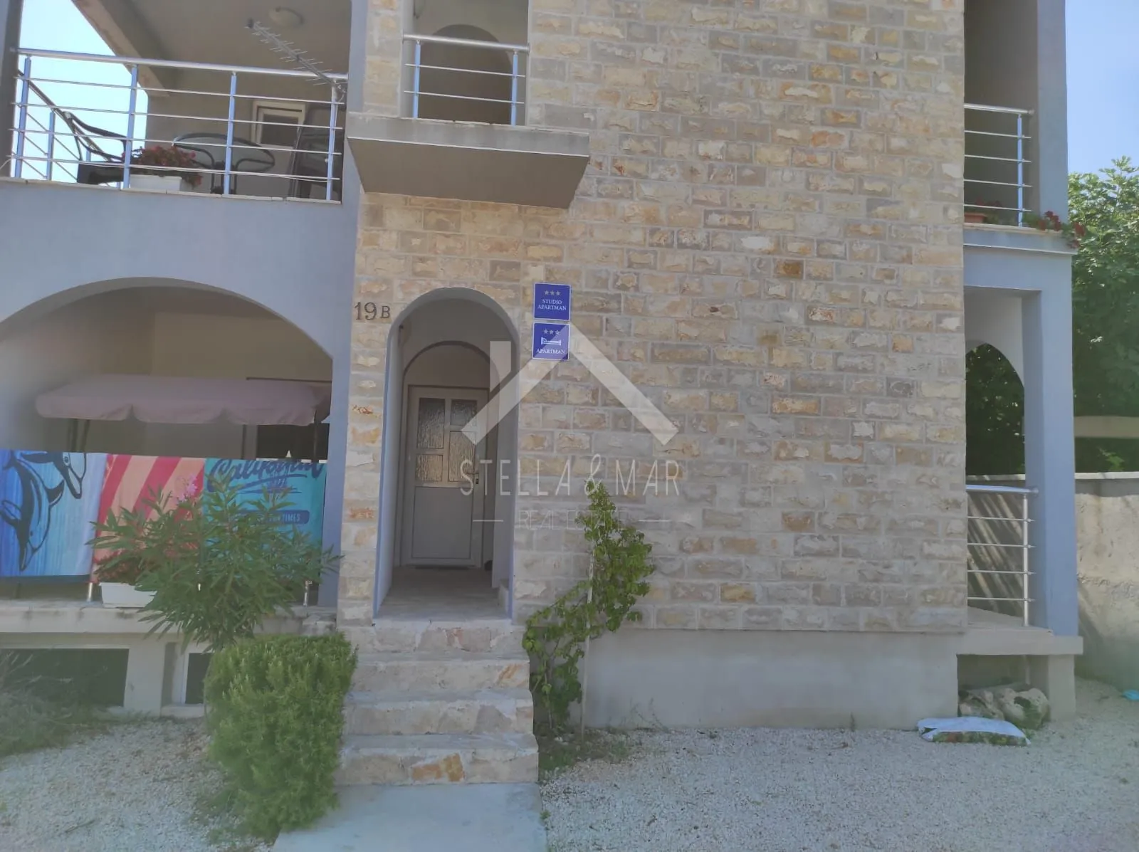 kuća sa 4 apartmana i krovnom terasom - vir - slika 3
