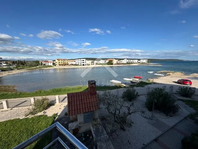 top lokacija! apartman prvi red do mora - sukošan - slika 11