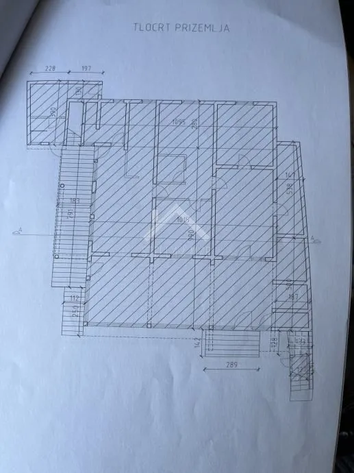 kuća sa 4 apartmana, južna strana - vir - slika 32