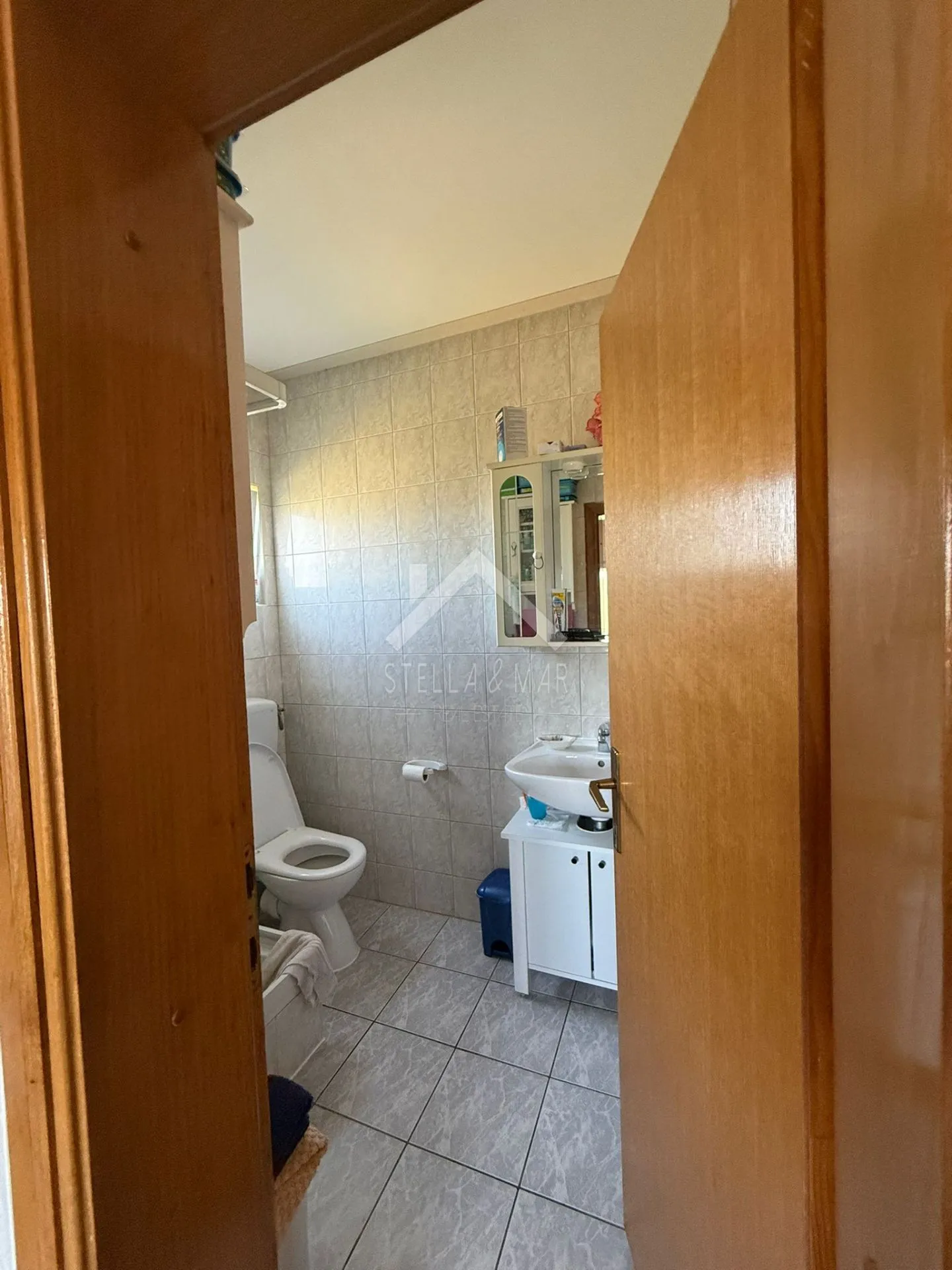 kuća sa dva apartmana, prostrano dvorište - vir - slika 20