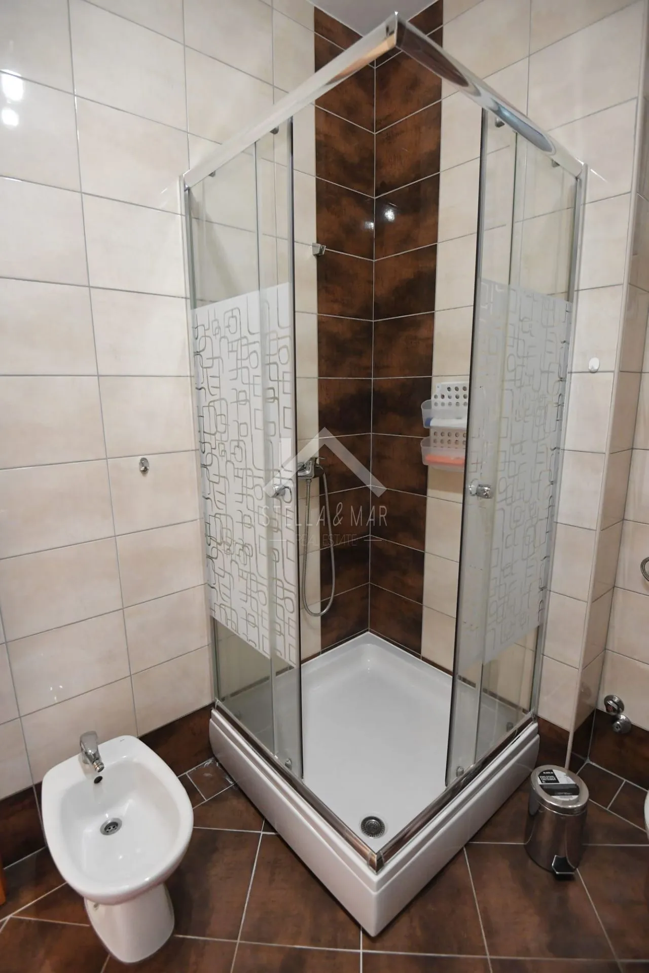 samostojeća kuća sa 5 apartmana - vir - slika 24