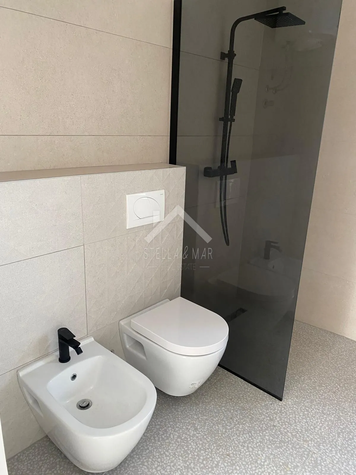prizemlje kuće sa dva stana i prekrasnim vrtom - vir - slika 30