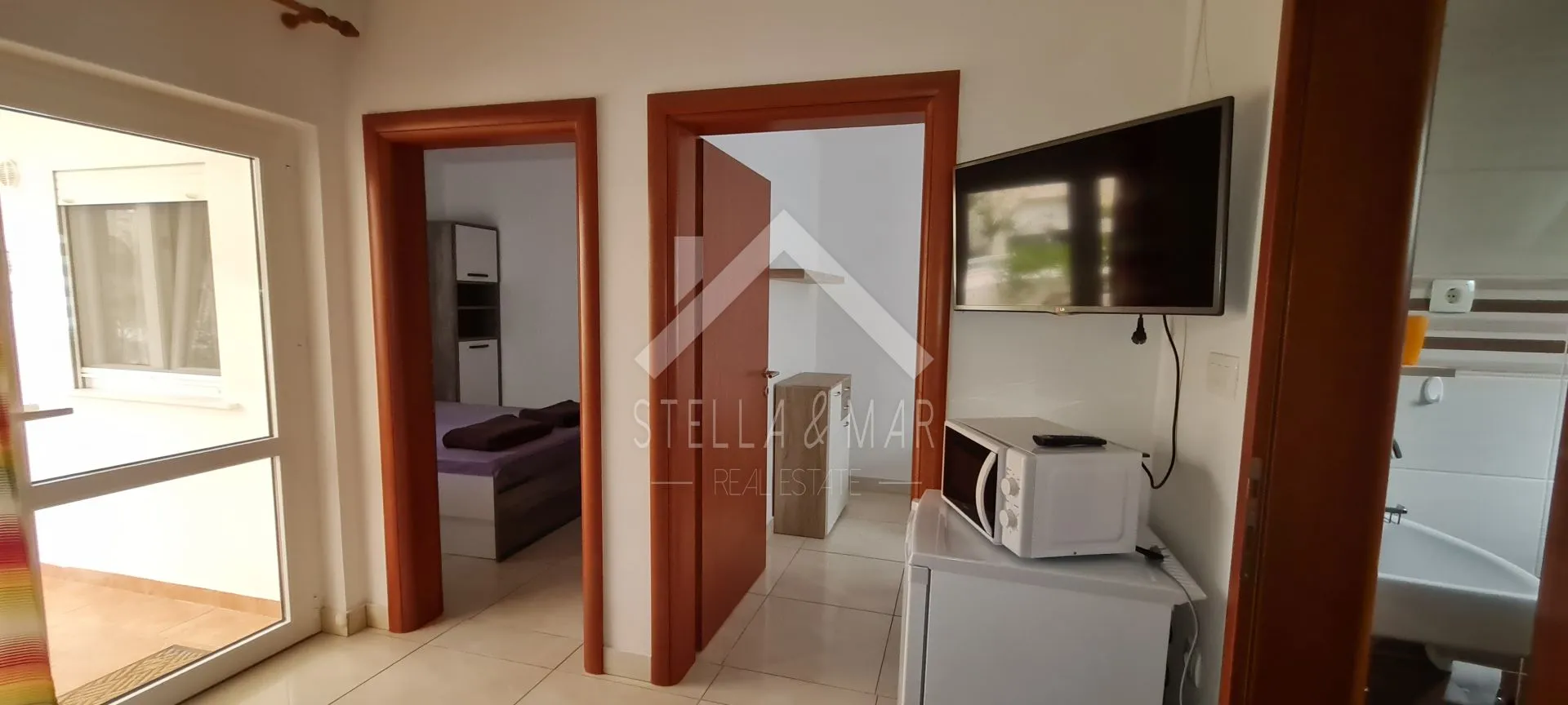 kuća sa 4 apartmana, južna strana - vir - slika 12