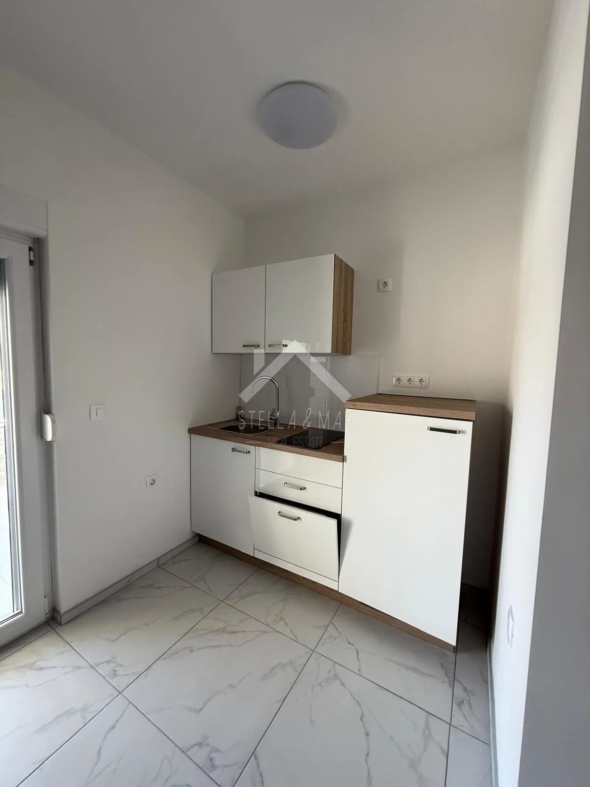 prekrasna kuća sa 3 apartmana - vir - slika 26