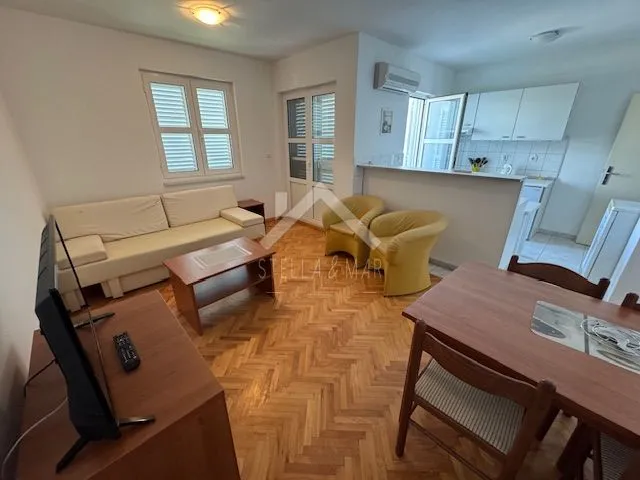 top lokacija! apartman prvi red do mora - sukošan - slika 9