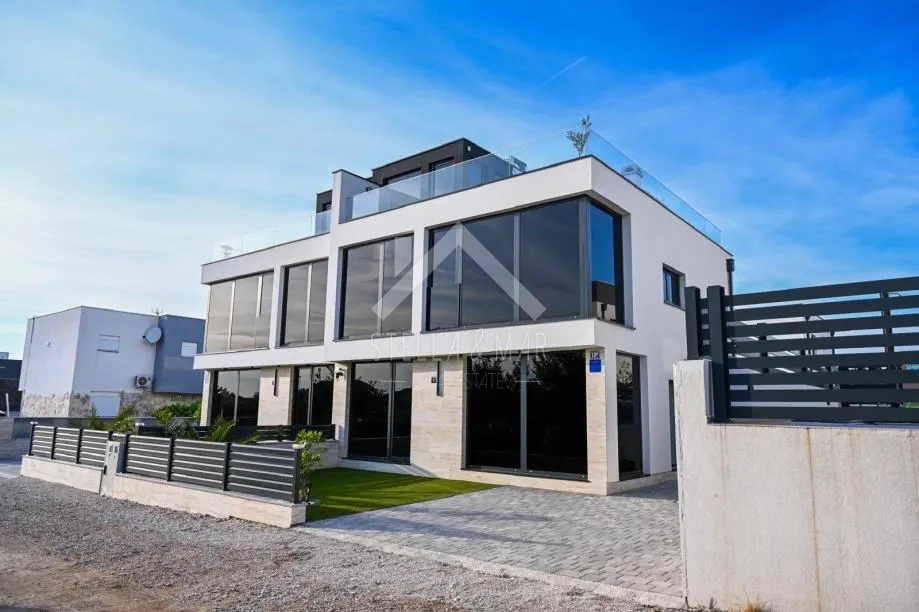 kuća sa bazenom, 4 spavaće sobe, pogled - privlaka, zadar - slika 19
