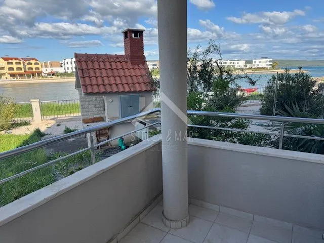 TOP LOKACIJA ! Apartman prvi red do mora - Sukošan