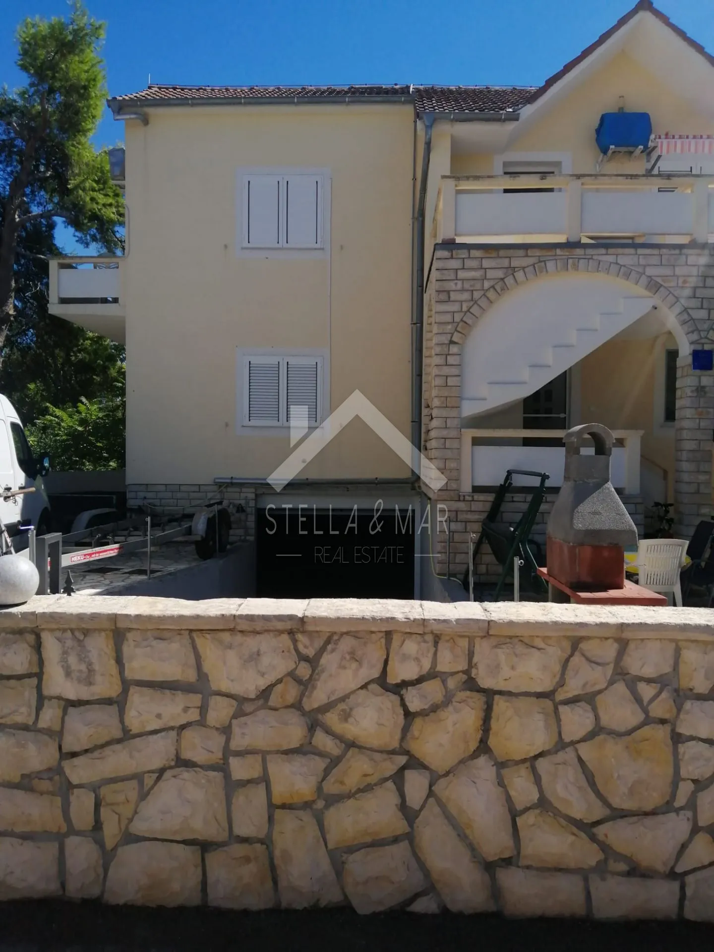 kuća sa 5 apartmana, garaža, podrum - vir, centar - slika 40