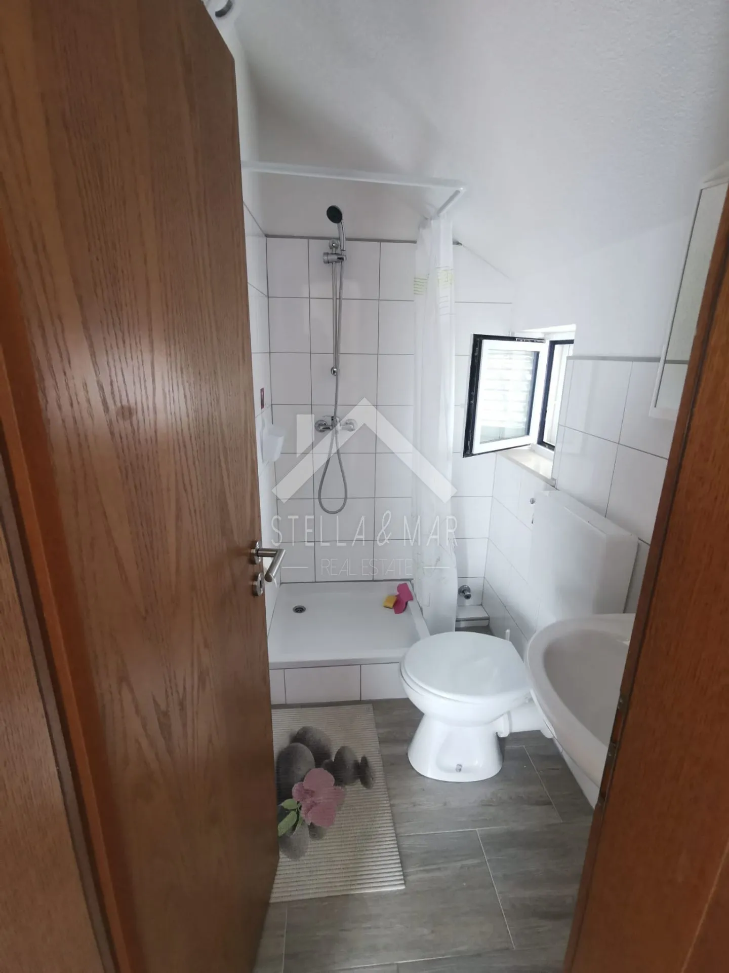 kuća sa 5 apartmana, garaža, podrum - vir, centar - slika 28
