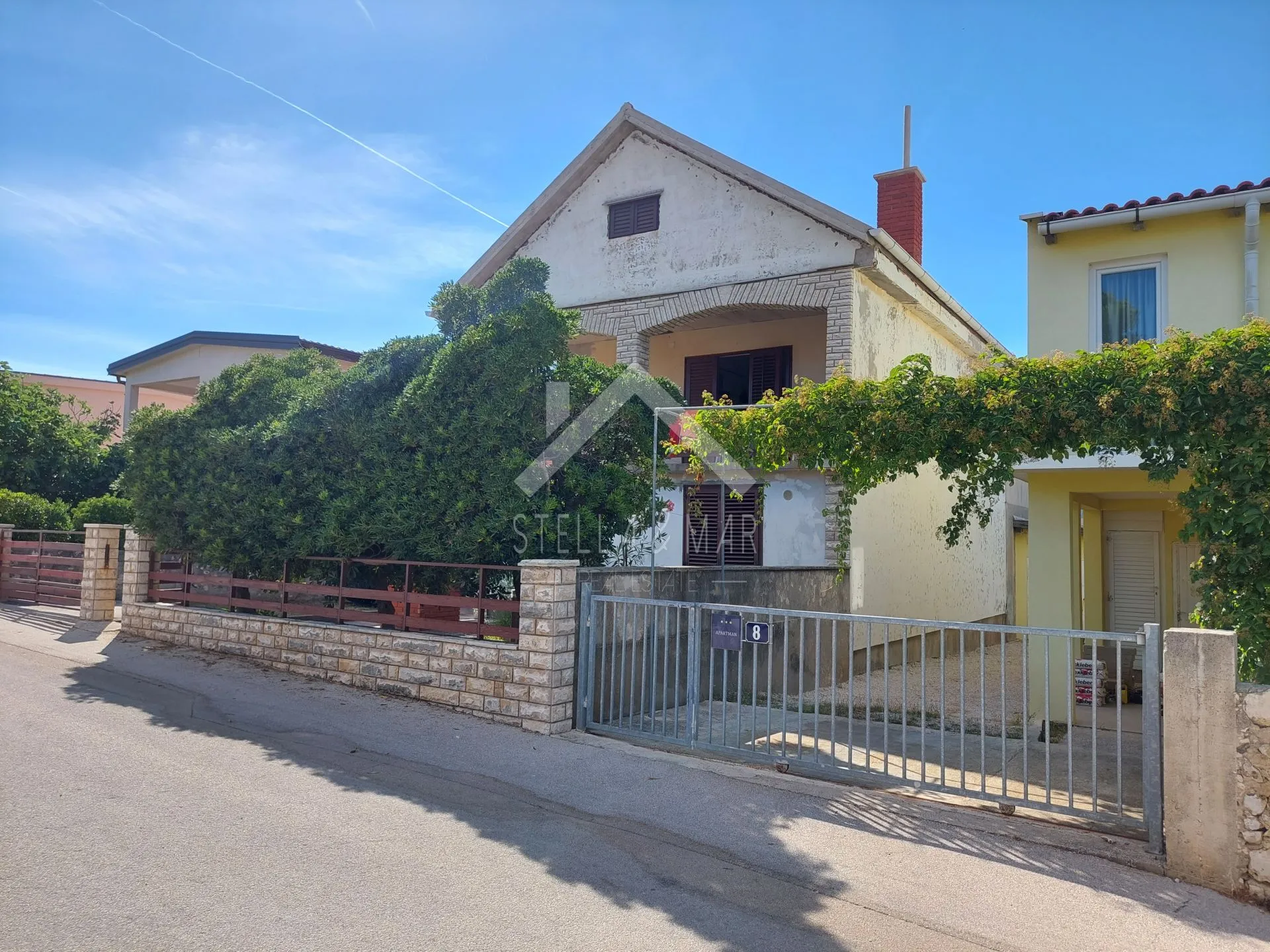 kuća sa dva stana na izvrsnoj lokaciji - vir - slika 4