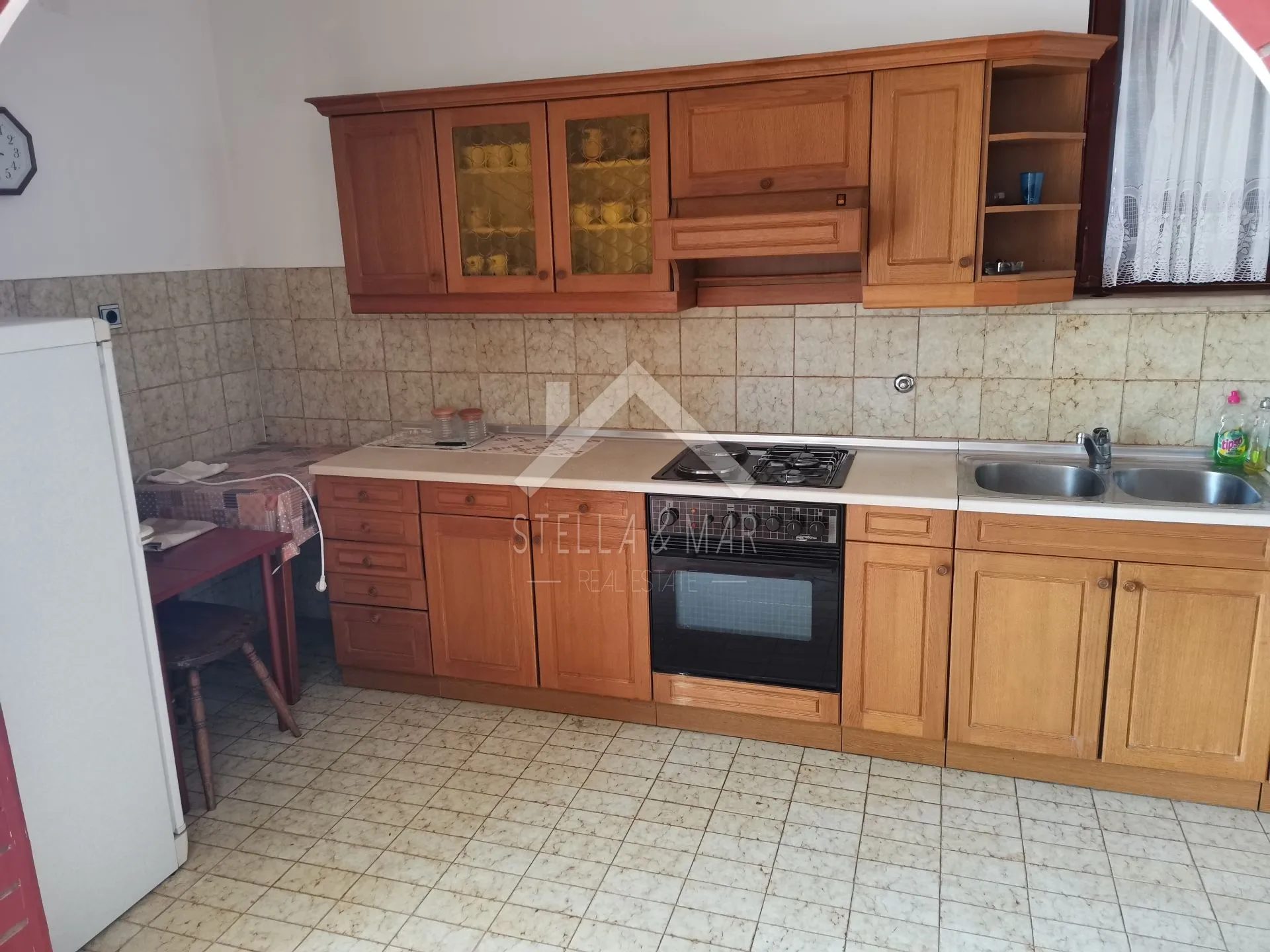 kuća sa dva četverosobna stana, garaža, velika okućnica - vir, centar - slika 40