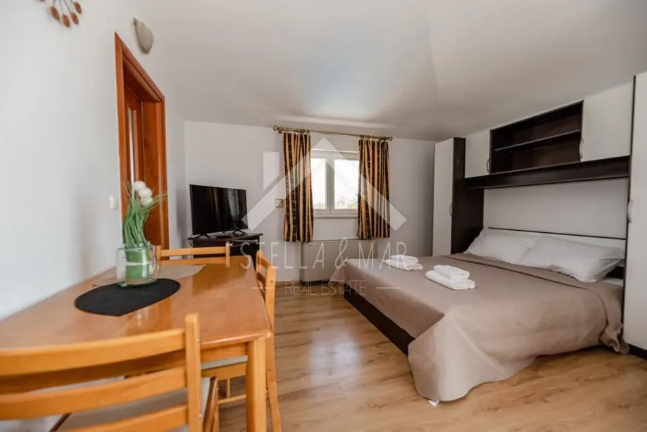 top ponuda! villa sa bazenom na prostranoj parceli - zemunik donji - slika 26
