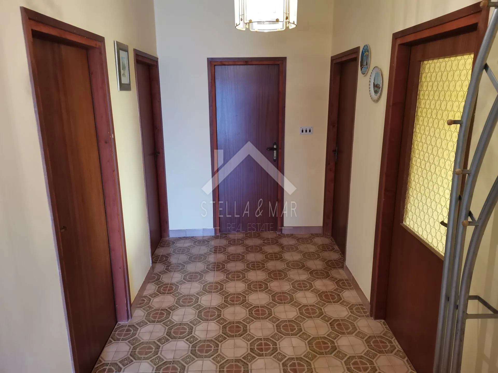 kuća sa dva četverosobna stana, garaža, velika okućnica - vir, centar - slika 35