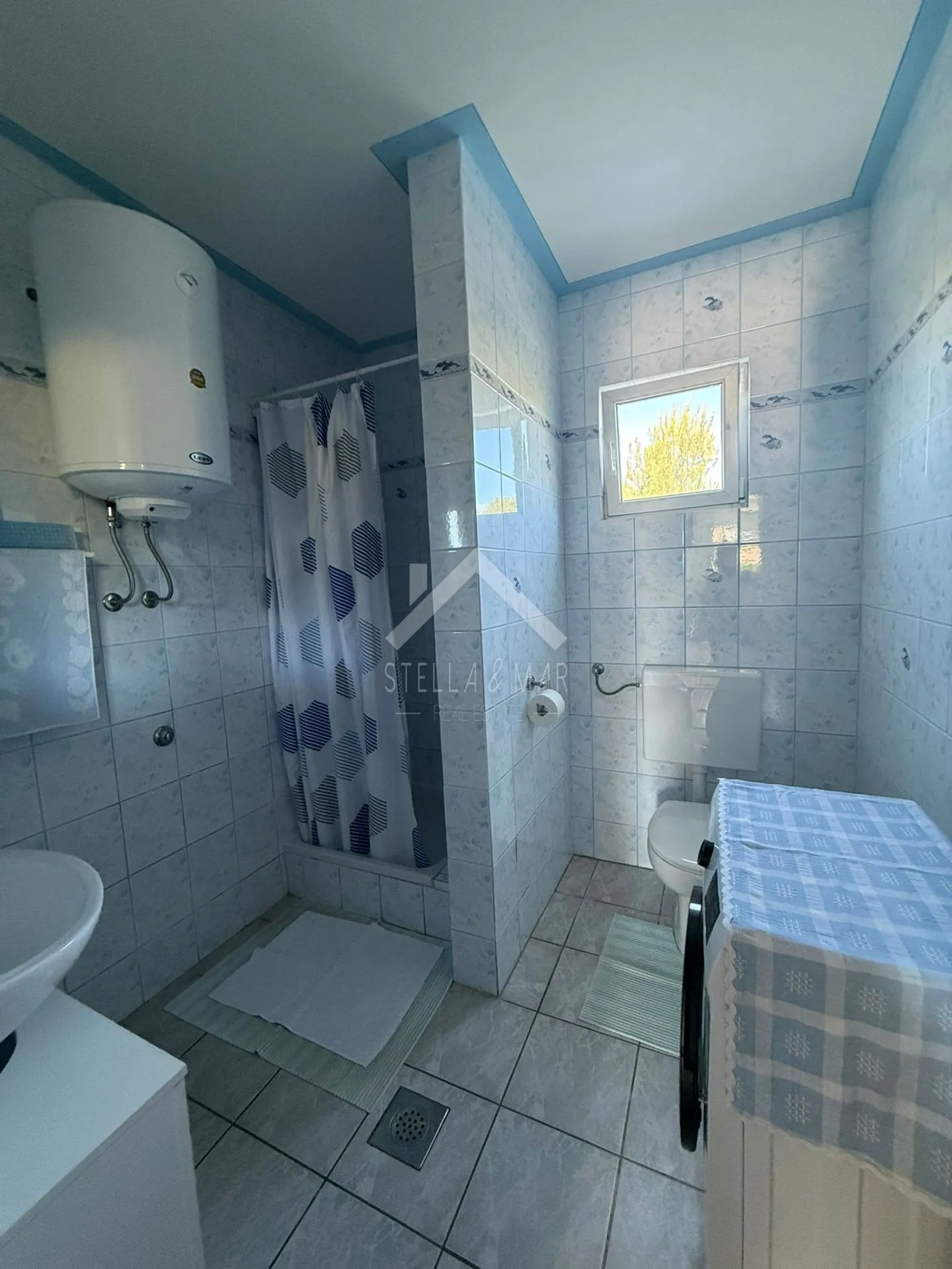 kuća sa dva apartmana, prostrano dvorište - vir - slika 6