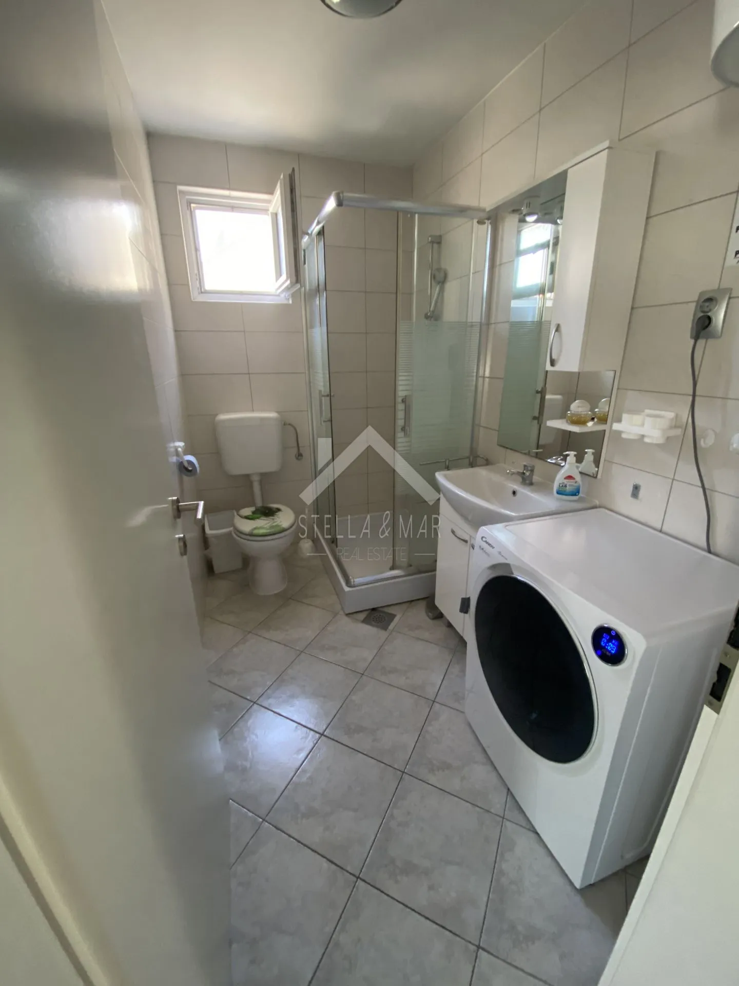 prizemlje kuće sa dvorištem - vir - slika 11
