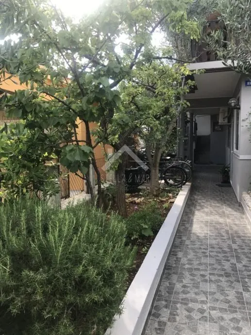 kuća sa 4 apartmana, južna strana - vir - slika 11