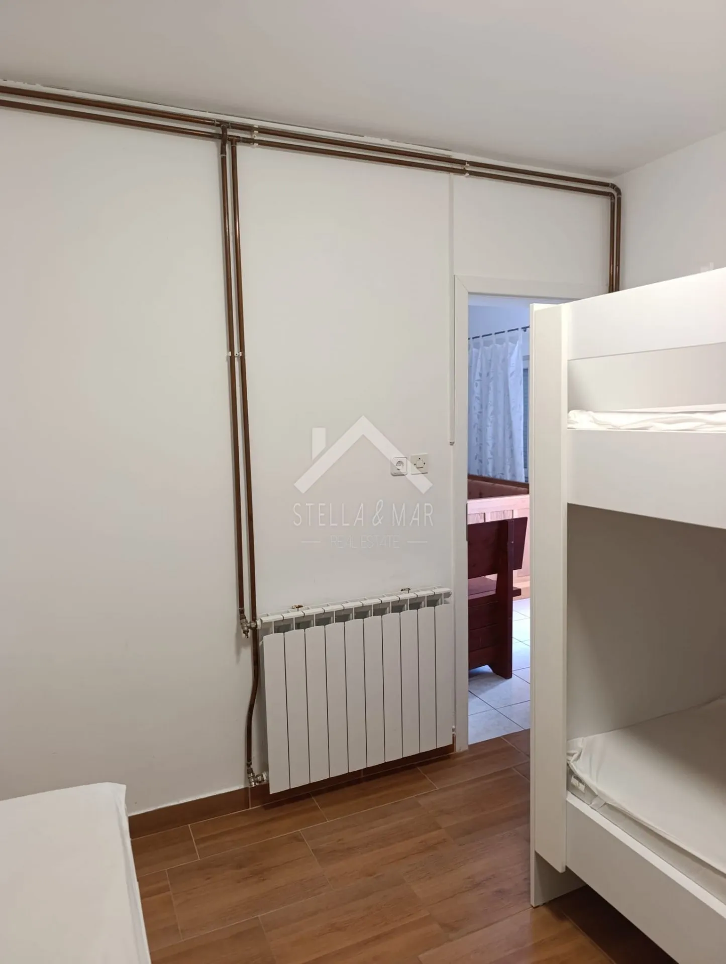 kuća sa dva stana i garažom, južna strana - vir - slika 11