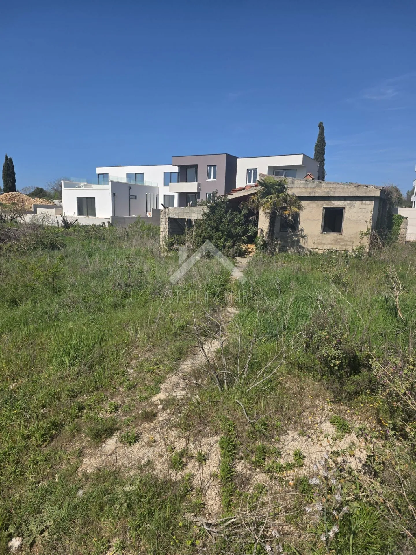 građ. zemljište 1138 sa starom kućom - kožino, zadar - slika 2