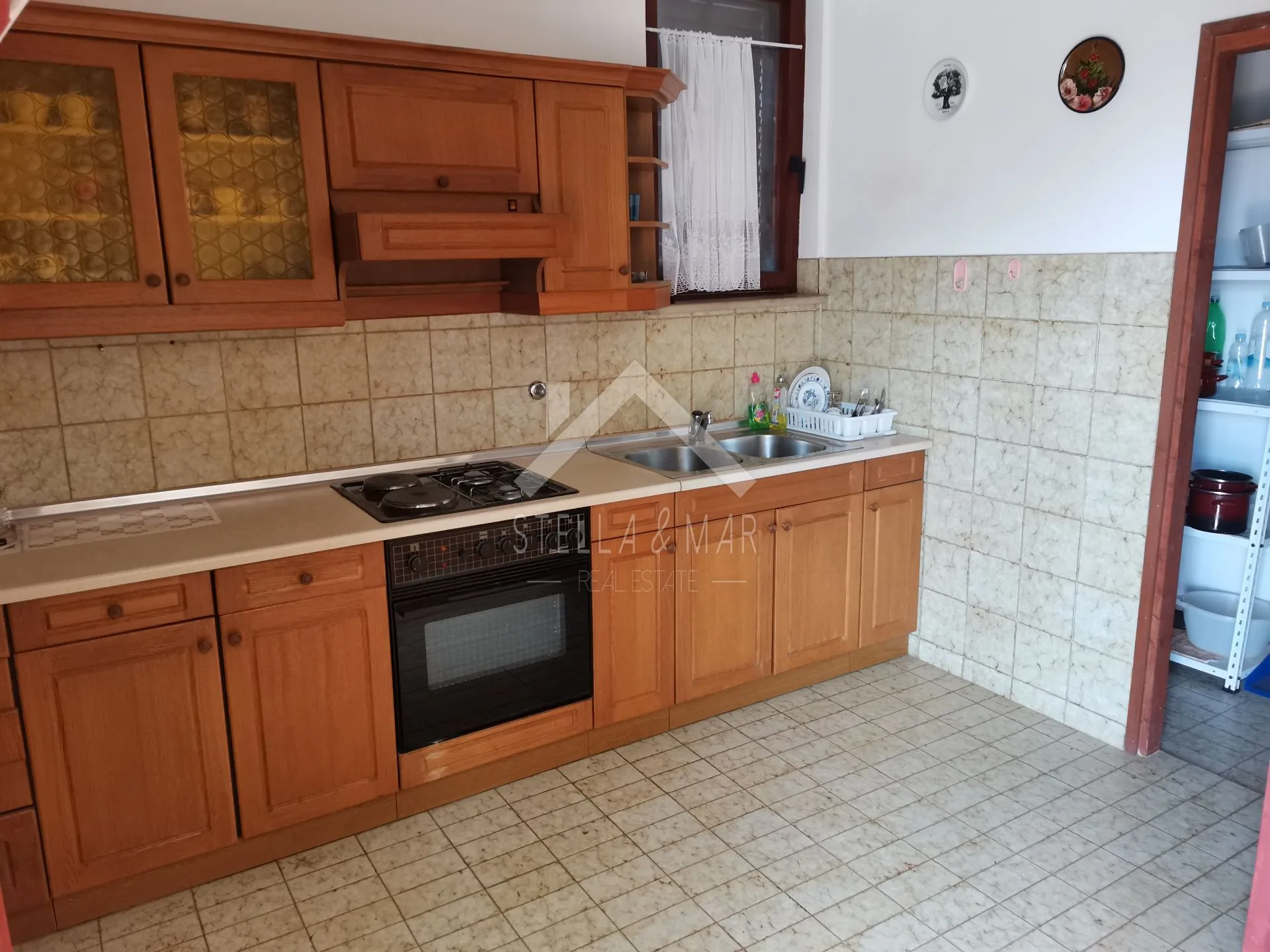 kuća sa dva četverosobna stana, garaža, velika okućnica - vir, centar - slika 41