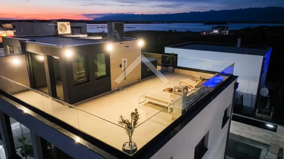 kuća sa bazenom, 4 spavaće sobe, pogled - privlaka, zadar - slika 16
