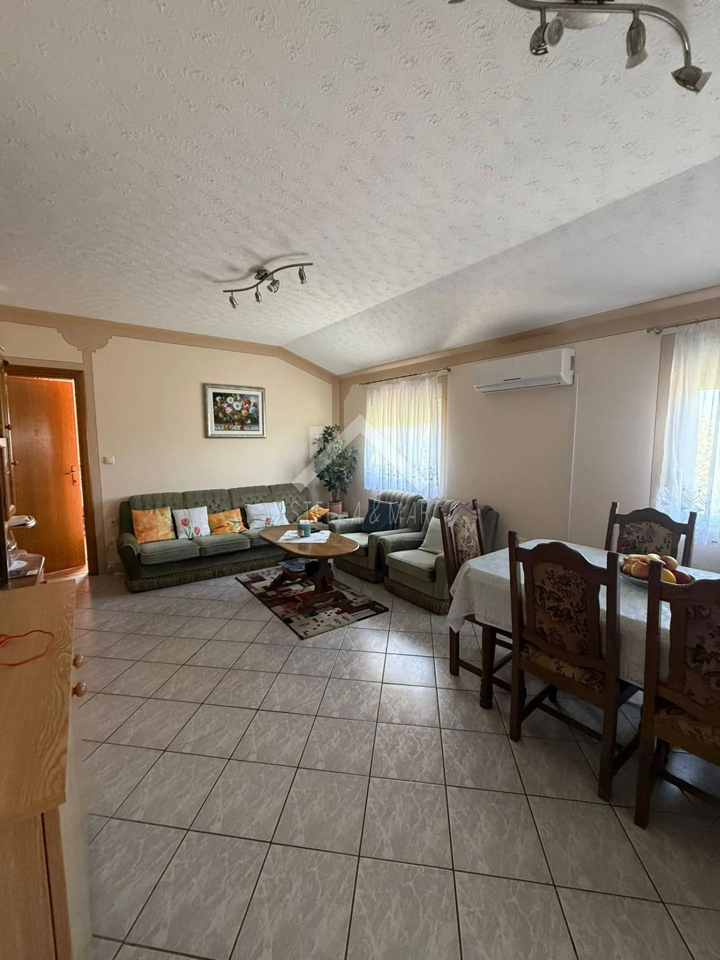 kuća sa dva apartmana, prostrano dvorište - vir - slika 18