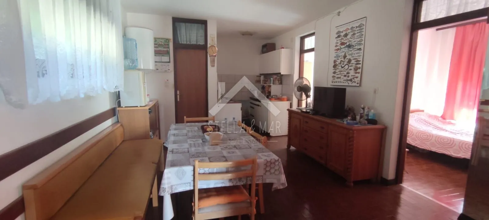 kuća sa tri apartmana drugi red do mora - vir - slika 11