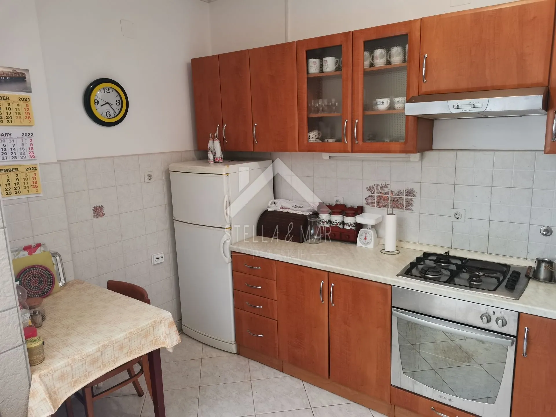 kuća sa dva četverosobna stana, garaža, velika okućnica - vir, centar - slika 22