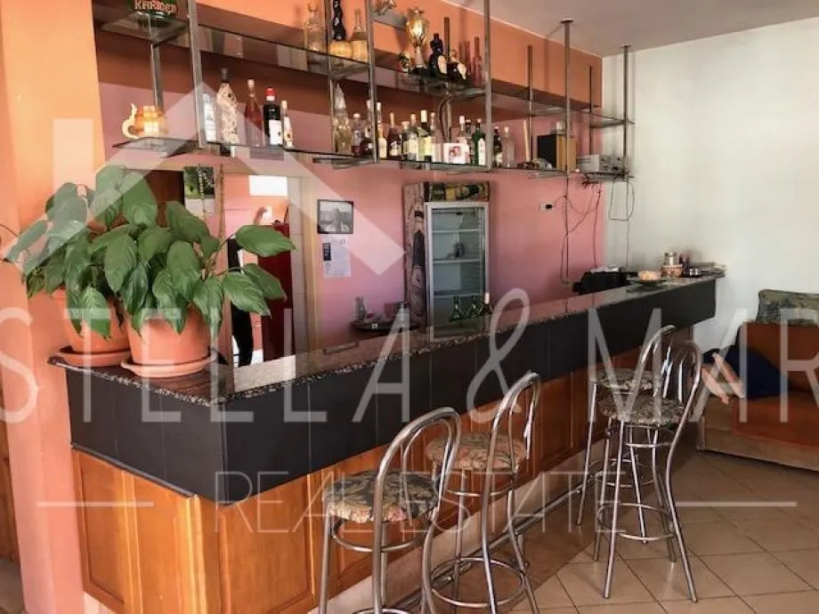 ljubač ; kuća sa tri apartmana ; pogled na more ! - slika 18