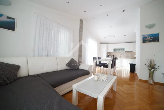 dvosobni apartman sa pogledom na more - kožino - slika 19