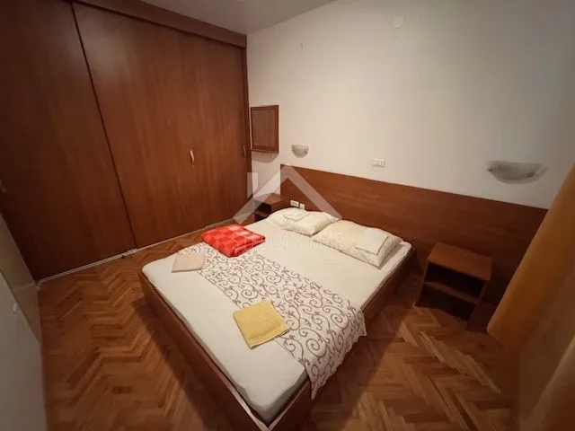 top lokacija ! apartman prvi red do mora - sukošan - slika 11