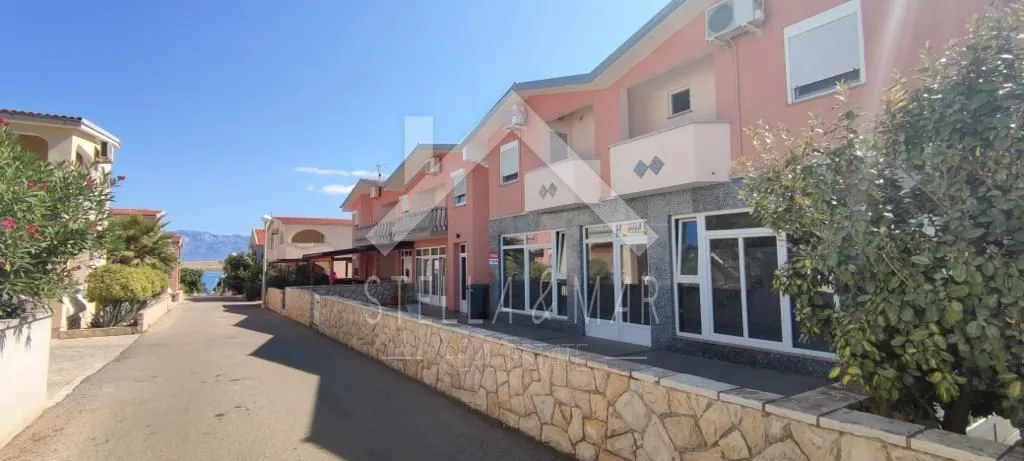 Stambeno poslovni objekt sa 7 apartmana - Vir