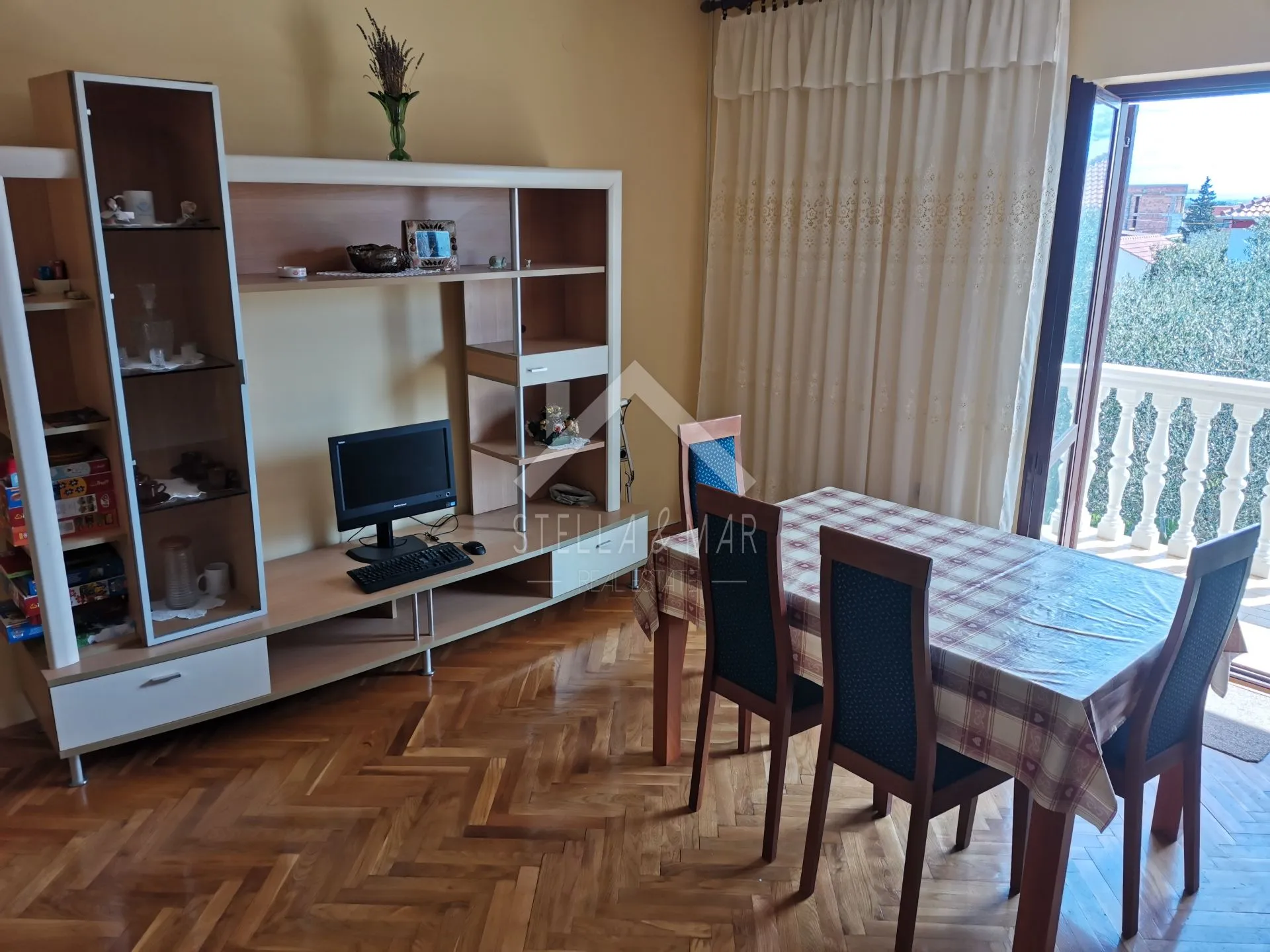 kuća sa dva četverosobna stana, garaža, velika okućnica - vir, centar - slika 37
