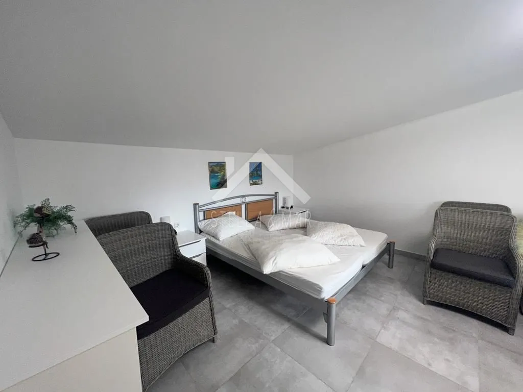 kuća sa 4 apartmana sa pogledom na more - vir - slika 48