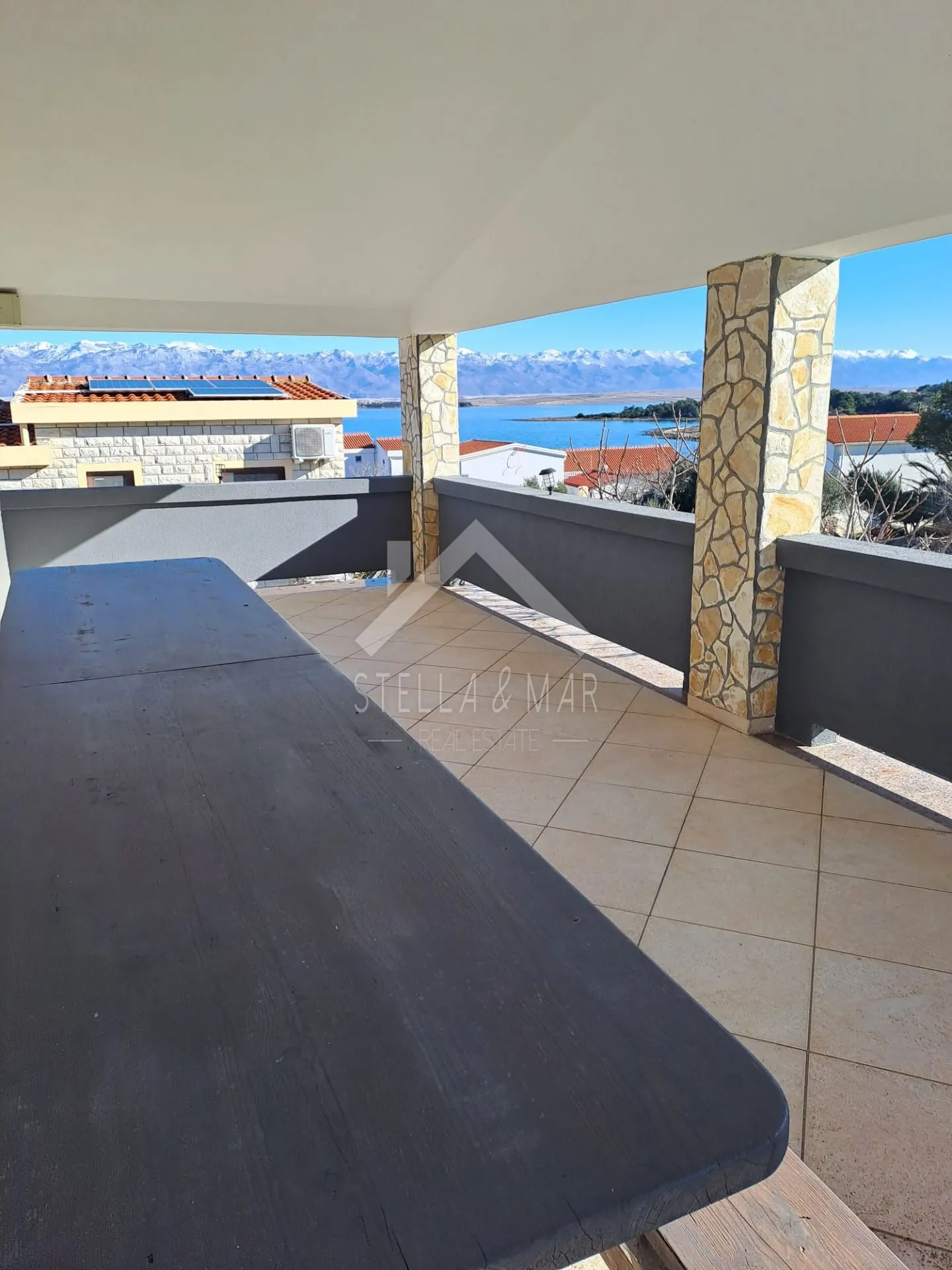 prostrana kuća sa 4 apartmana - vir - slika 2