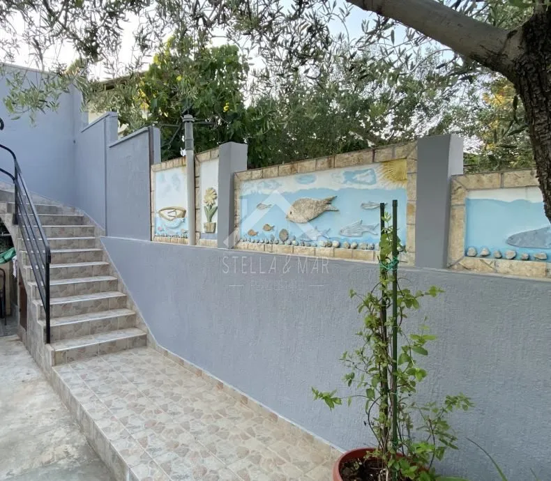 kuća sa 4 apartmana, južna strana - vir - slika 13