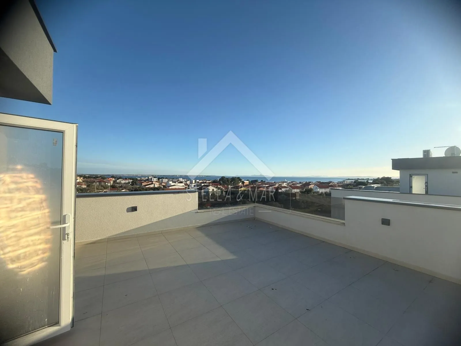 trosobni apartman u centru vira , pogled na more - vir - slika 3