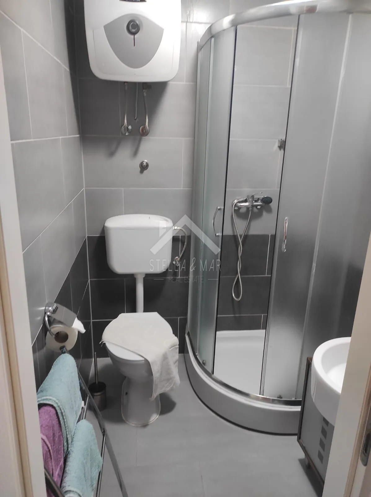 kuća sa 4 apartmana i krovnom terasom - vir - slika 17
