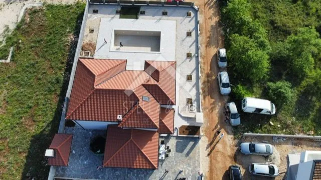 vila sa bazenom, velika okućnica - murvica - slika 7