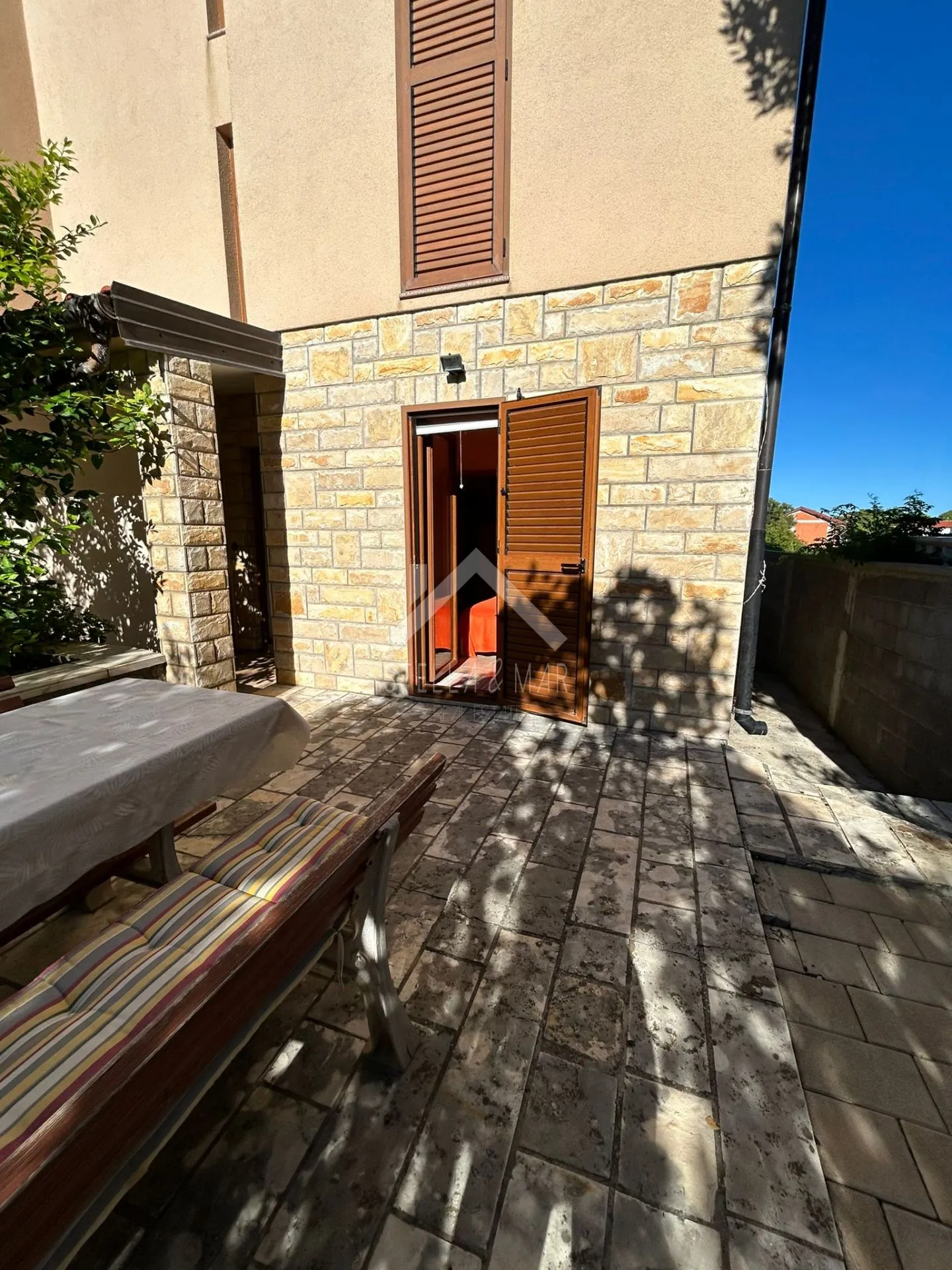 dvosobni apartman sa vrtom - vir - slika 2